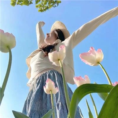单车上的少女